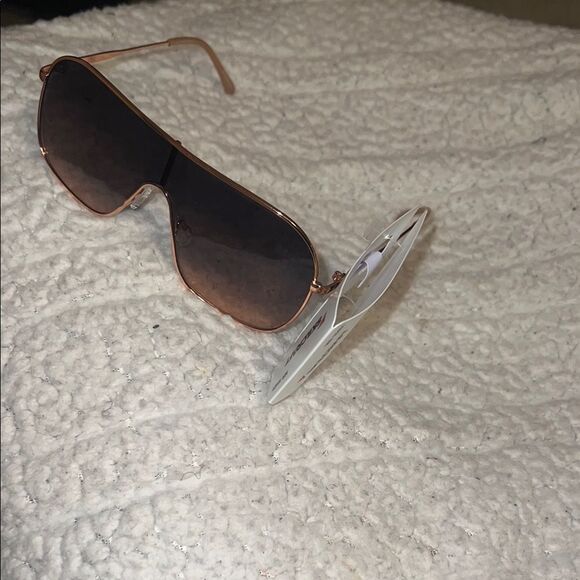 Stylish Rose Gold Aviator Sunglasses - Picture 1 of 8